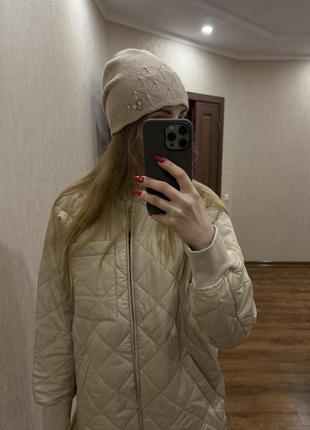 Стильная бежевая шерстяная шапка двойная вязка5 фото