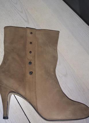 Симпатичные ботильоны из нубука бренда ivylee copenhagen р. 40 ( 26,3 см)