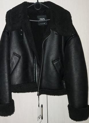 Двухсторонняя утепленная дубленка m-xl оверсайз байкерская с мехом тедди zara на овчине женская куртка бомбер авиатор черная зимняя демисезонная7 фото