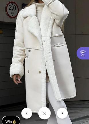 Двубортное пальто с длинными рукавами и флисовым лацканом3 фото