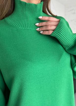 Зеленый удлиненный свитер7 фото