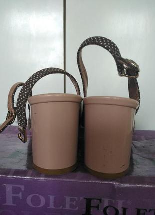 Бежевые босоножки на толстом каблуке foletti3 фото