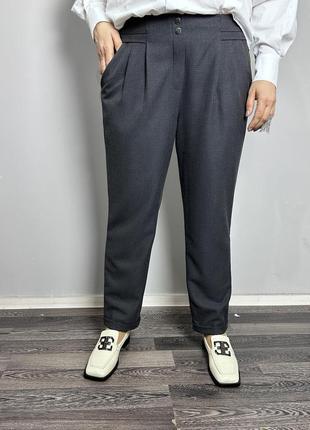 Женские брюки серого цвета на высокой посадке большого размера modna kazka mkjl110900-11 фото