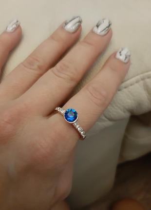 Кольцо позолота с синим кристаллом