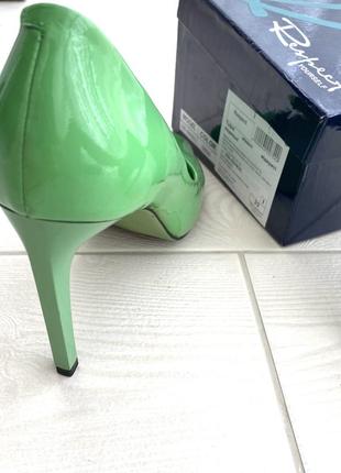Туфли с открытым пальчиком зелёные на каблуке3 фото