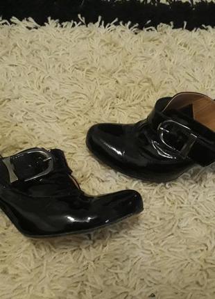 Туфлі черевики натуральна шкіра лакові італійські брендові