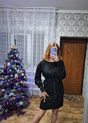 Черное вельветовое платье с длинным рукавом с поясом8 фото
