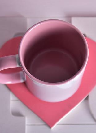Чашка керамическая детская розовая с принтом барби 300мл, принт двусторонний3 фото