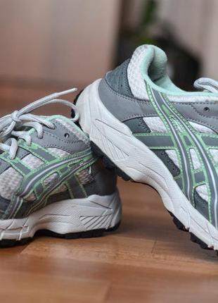 Кроссовки asics (р. 37)2 фото