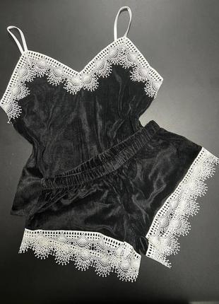 Велюрова піжама майка та шорти чорна з бавовняним білим мереживом