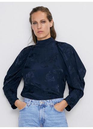 Zara синяя жаккардовая блуза с пышными рукавами s/m рисунок розы