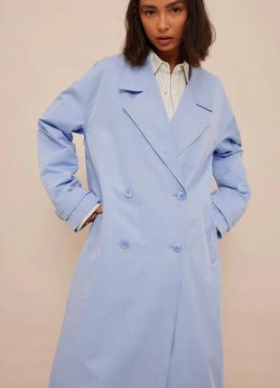 Широкий плащ na-kd х amaka&fia hamelijnck oversized wide trenchcoat mid blue 36 eu3 фото