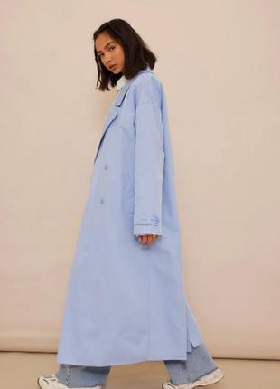 Широкий плащ na-kd х amaka&fia hamelijnck oversized wide trenchcoat mid blue 36 eu1 фото