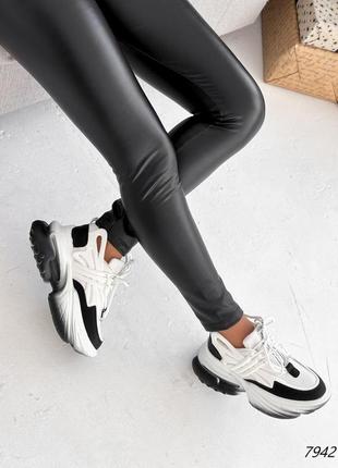 Черно белые с черным кожаные резиновые кроссовки на высокой грубой массивной толстой подошве платформе8 фото