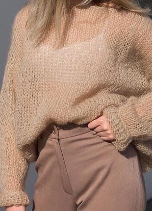 Оверсайз светр в бежевому кольорі