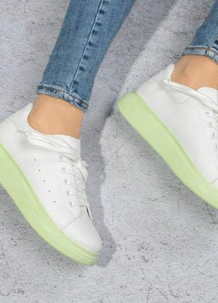Стильные белые кроссовки кеды криперы на салатной зеленой подошве3 фото