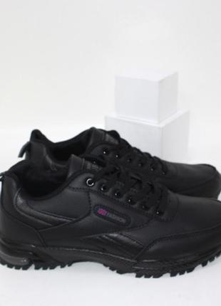 Чоловічі чорні кросівки на шнурках3 фото