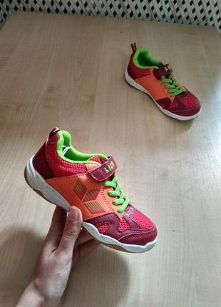 Яскраві дитячі кросівки lico