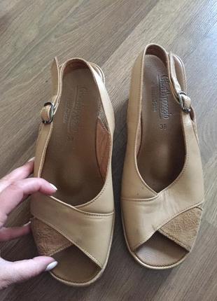 Кожаные сандали босоножки clarks