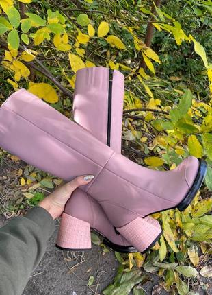 Розовые кожаные сапоги на удобном устойчивом каблуке2 фото