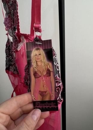 Пенюар и стринги