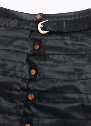 Черная юбка-карандаш с заклепками атласная2 фото