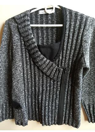Трикотажний жіночий светр, кофта середньої щільності.
 колір чорно -сірий меланж. 
б/у в дуже хорошому стані