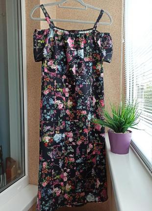 Красивое летнее трикотажное платье миди с открытыми плечами4 фото