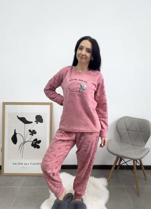 Теплый женский махровый пижамный комплект с маской для сна розового цвета1 фото