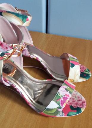Экстравагантные босоножки ted baker оригинал