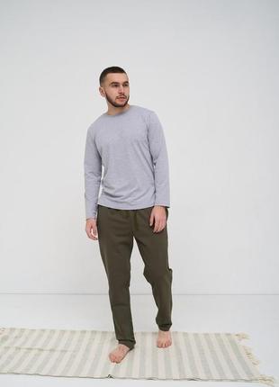 Пижама мужская cotton basic лонгслив серый + штаны прямые хаки, s