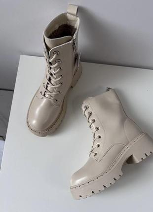 Женские бежевые зимние ботинки