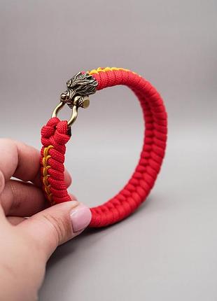 Браслет из паракорда fishtail с оплетением на декоративной застежке волк, в подарунок брелок