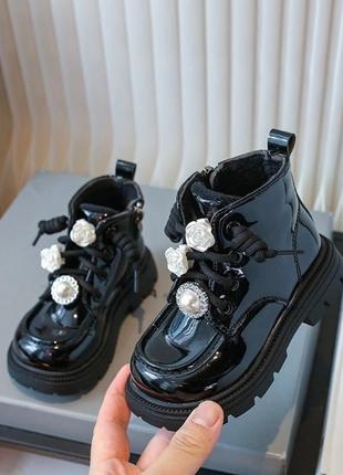 Неймовірно гарні чобітки 🎀в середині утеплені , на плюші