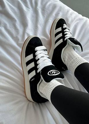 Зимові жіночі кросівки plant adidas campus winter black white fur чорного з білим кольорів з хутром3 фото