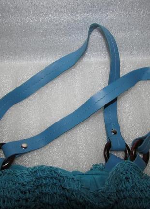 Лёгкая голубая соломенная сумка с цветком8 фото