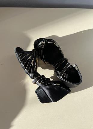 Туфлі для занять бальними танцями7 фото