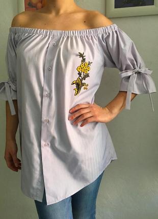 Актуальная блуза с открытыми плечами нежно-сиреневая с-м