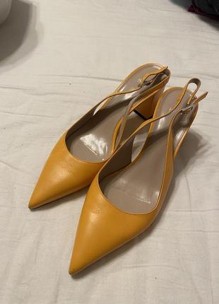 Желтые туфли hugo boss6 фото