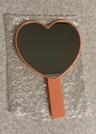 Новое зеркало для макияжа в форме сердца от glambee