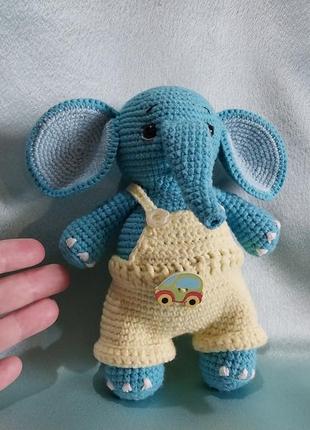 Слон, мягкая вязанная игрушка слон в украинских тонах