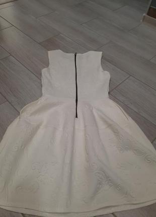 Классное белое платье с пышной юбкой2 фото