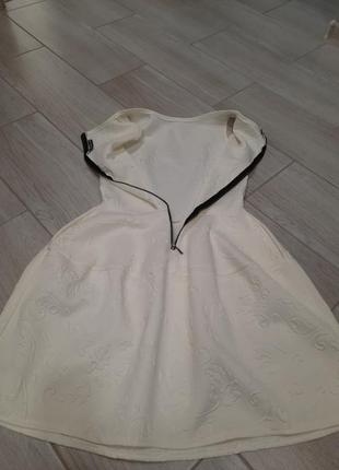 Классное белое платье с пышной юбкой3 фото