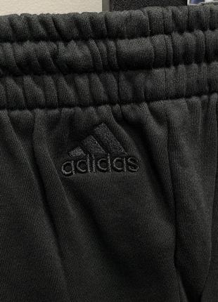 Спортивные штаны adidas essentials french terry tapered cuff logo joggers ha43424 фото