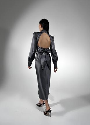 Платье миди шелковое с открытой спинкой, бантом и рукавом нарядное серое / графитовое1 фото