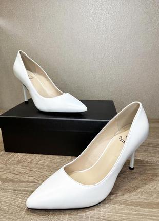Білі туфлі/весільні туфлі