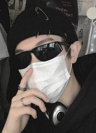 Шапка бини с пирсингом и потертостями черная шапка унисекс с дырками и кольцами гранж эмо кэжуал панк рок в корейском стиле k-pop мужская женская9 фото