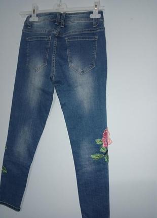 Брюки джинсы с вышивкой s4 фото