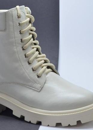 Женские модные зимние кожаные ботинки берцы молочные l-style 86221