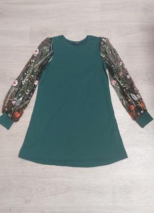 Платье с вышитыми рукавами